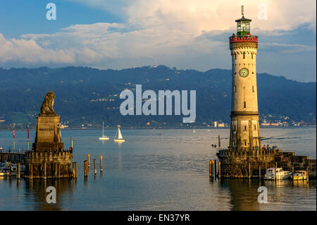 Bayerischen Löwen, neuer Leuchtturm, Hafen, Bodensee, Lindau, Schwaben, Bayern, Deutschland Stockfoto