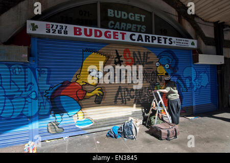 Zurückfordern Sie Brixton Anti-Gentrifizierung Kampagne, um die Geschäfte unter Bahnbögen in Railton Road Brixton South London zu retten Stockfoto