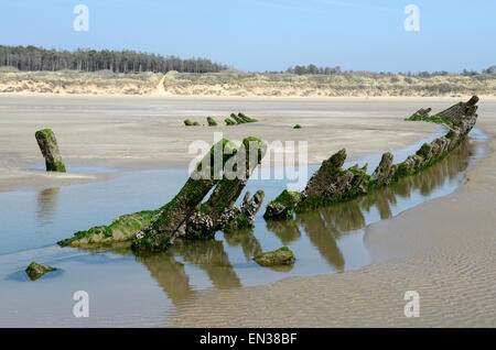 Schiffbruch auf Cefn Sidan Strand Pembrey stammt aus dem 18. oder 19. Jahrhundert Carmarthenshire Wales Cymru UK GB Stockfoto