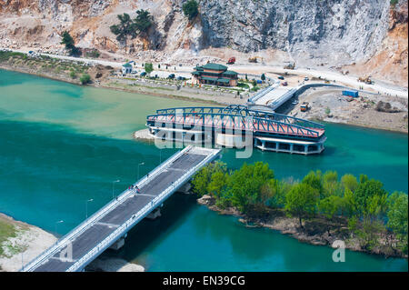 Neu errichtete Drehbrücke über Buna Fluss, Shkodër, Shkodra, Albanien Stockfoto