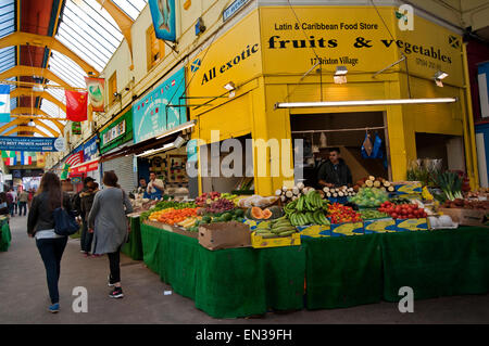 Die Gentrifizierung Brixton in Brixton Dorf Granville Arcade-Markthalle Stockfoto