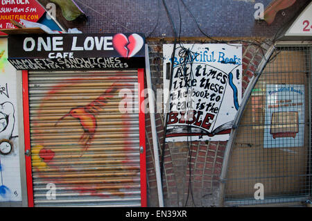 Zurückfordern Sie Brixton Anti-Gentrifizierung Kampagne, um die Geschäfte unter Bahnbögen in Railton Road Brixton South London zu retten Stockfoto