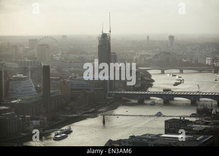 London, UK. 1. März 2015. Dem Himmel nahe Sky Garden bei 20 Fenchurch Street Wolkenkratzer erstreckt sich über drei Etagen und bietet Blick über die City of London. Serviert von zwei Expressaufzüge, kommen Besucher auf einem schön angelegten Garten mit einem Anzeigebereich, Terrasse, Café, Bar und Restaurant. Die Sky Garden ist ein wirklich einzigartiger Raum und wurde entwickelt, um einen offenen und lebendigen Ort der Muße, erstellen bietet dem Besucher eine seltene Gelegenheit, erleben Sie London aus einem anderen Blickwinkel, London, UK © Veronika Lukasova/ZUMA Draht/Alamy Live News Stockfoto