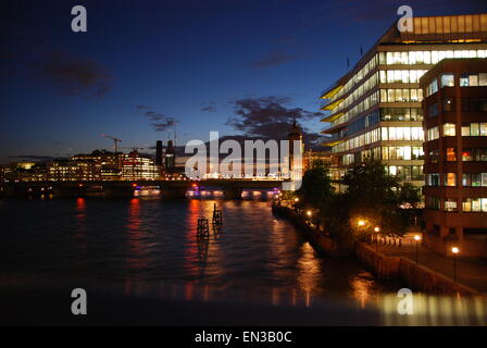 London-Sonnenuntergang von der London Bridge Stockfoto