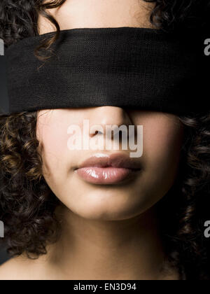 Mit verbundenen Augen Frau Stockfoto