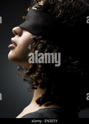 Profil einer Frau mit verbundenen Augen Stockfoto