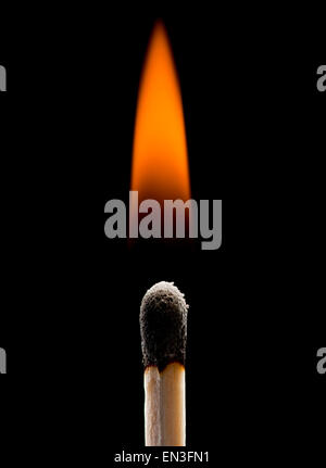 Brennendes Streichholz Stockfoto
