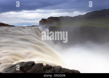 Dettifoss, der größte Wasserfall Europas in Bezug auf Volumen Entlastung. Jokulsargljufur Nationalpark. Island. Stockfoto