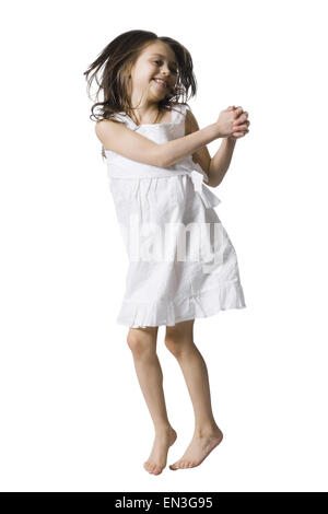 Mädchen im weißen Kleid tanzen Stockfoto