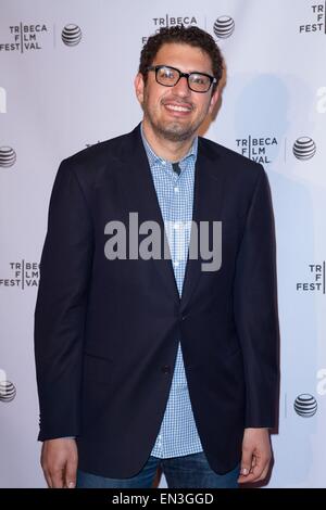 New York, NY, USA. 26. April 2015. Sam Esmail im Ankunftsbereich für MR. Roboter-Serie Premiere auf USA Network, Bow Tie Kinos Chelsea, New York, NY 26. April 2015. Bildnachweis: Abel Fermin/Everett Collection/Alamy Live-Nachrichten Stockfoto