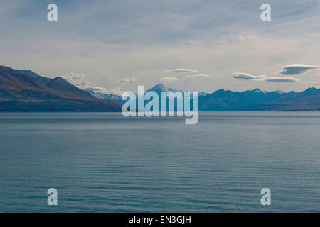 Lake Pukaki, Neuseeland. 7. April 2015. Lake Pukaki, New Zealand - 7. April 2015 - Blick auf Lake Pukaki und Mount Cook am 7. April 2015 am Lake Pukaki, Neuseeland. © Dpa/Alamy Live-Nachrichten Stockfoto