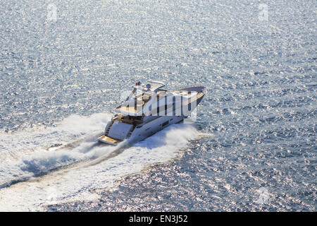 Luxus-Motoryacht in der navigation Stockfoto