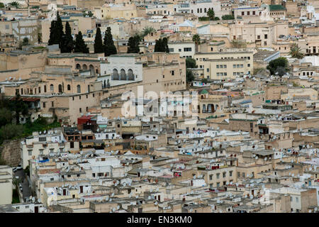 Medina von Fes, Marokko.  UNESCO-Weltkulturerbe.  Mehr als 9.000 Gassen und Straßen, und keine Autos erlaubt. Stockfoto