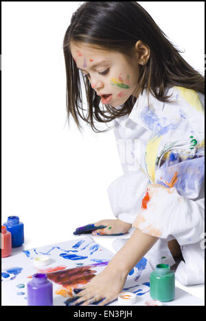 Junges Mädchen Fingermalerei Stockfoto