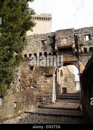 Caetani Schloss in der mittelalterlichen Stadt von Sermoneta - Latina, Italien Stockfoto