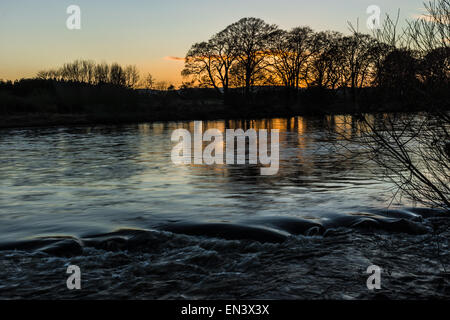 Sonnenuntergang über dem Fluss Dee geliebten Spaziergang, Culter, Aberdeen. Stockfoto