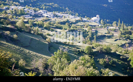 Dorf Bubion in der Fluss Rio Poqueira Schlucht Tal, hohe Alpujarras, Sierra Nevada, Provinz Granada, Spanien Stockfoto