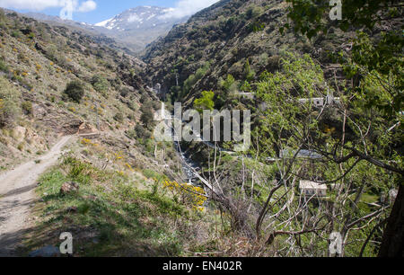 HEP Strom Erzeugung Fluss Rio Poqueira Schlucht Tal, hohe Alpujarras, Sierra Nevada, Provinz Granada, Spanien Stockfoto