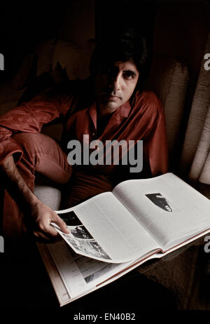 Dieses Bild von Amitabh Bachchan war an seinem Wohnsitz namens Pratiksha in Bombay im Jahre 1980 aufgenommen. BBC erklärte ihn der Jahrtausende Sterne Stockfoto