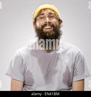 bärtiger Mann trägt eine Stirnband Stockfoto