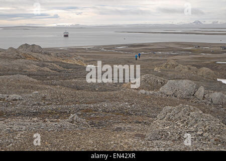 Marmor Landschaft über kinnvika (rechts), murchinsonfjorden, hinlopenstretet zerbrochen,Nordaustlandet, Svalbard. Stockfoto