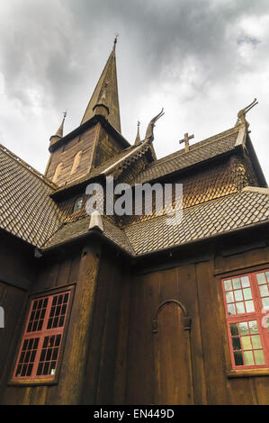 Holzgebäude der antiken norwegischen Stabkirchen Kapelle in Lom Stockfoto