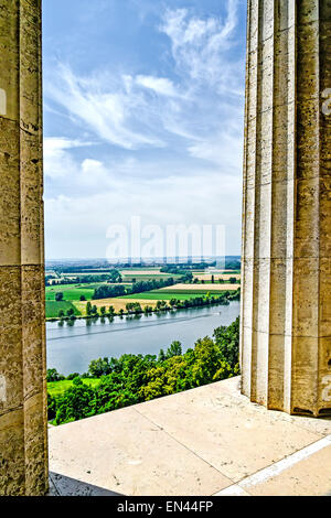 Walhalla bei Regensburg, mit Blick auf die Donau; Ruhmestempel Walhalla in der Nähe von Regensburg an der Donau Stockfoto