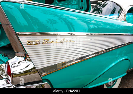 Die Fondpassagiere Seite Flügel auf eine 1957 Chevy Belair Stockfoto