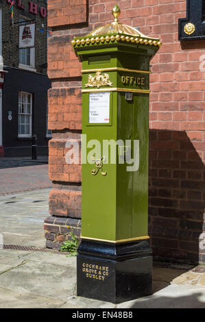 Grüne viktorianischer Briefkasten, Rochester, Kent, England, UK Stockfoto