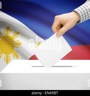 Urne mit Nationalflagge auf Hintergrund-Serie - Philippinen Stockfoto
