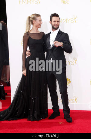 Behati Prinsloo und Adam Levine Stockfoto