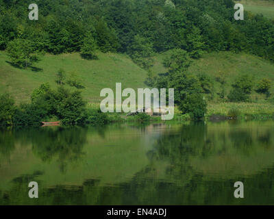 Ofen für Kohle auf dem Fluss in den frühen Morgenstunden. Stockfoto