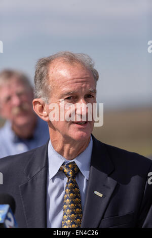 Sullivans Island Oberbürgermeister Dr. Pat O'Neil verbindet Küsten Bürgermeister um seine Opposition gegen Offshore-Öl-Bohr-entlang der Küste von South Carolina 27. April 2015 in Mt. Pleasant, South Carolina zu verkünden. Stockfoto