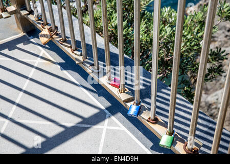 Liebesschlösser auf Bennetts Kopf Lookout, Forster, New South Wales Australien Stockfoto