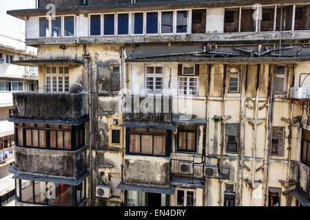 Mumbai Indien, Churchgate, Veer Nariman Road, Eigentumswohnungen Wohnapartments Gebäude Gebäude Gehäuse, Residenzen, außen, schmutzig, Schimmel, milde Stockfoto