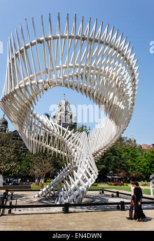 Mumbai Indien, Fort Mumbai, Veer Nariman Road, Cross Maidan Garden, The Charkha, Spinning Wheel, öffentliche Kunst, Skulptur, India150226089 Stockfoto