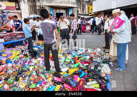 Mumbai Indien, Churchgate, Jamshedji Tata Road, Sidewalkstall, Stände, Stand, Stände, Verkäufer, Verkäufer, Händler, Markt, Marktplatz, Zubehör, Indien150226144 Stockfoto