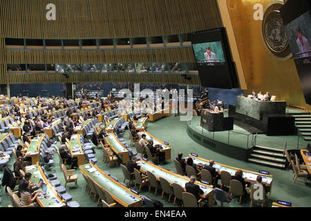 New York, USA. 27. April 2015. Die 2015 Review Konferenz der Vertragsparteien des Vertrags über die Nichtverbreitung von Kernwaffen (NVV) ist am Sitz Vereinten Nationen in New York am 27. April 2015 statt. Die Konferenz begann am Montag und würde dauert bis 22 Mai. Bildnachweis: Shi Xiaomeng/Xinhua/Alamy Live-Nachrichten Stockfoto