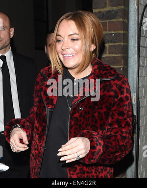 Lindsay Lohan verlässt das Playhouse Theatre nach auf der Bühne im "Speed-the-Plow" Featuring: Lindsay Lohan Where: London, Vereinigtes Königreich bei: 23. Oktober 2014 Stockfoto