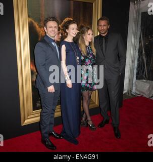 New York, NY, USA. 27. April 2015. Michael Sheen, Carey Mulligan, Juno Temple, Matthias Schoenaerts im Ankunftsbereich für FAR FROM THE MADDING CROWD Premiere, The Paris Theatre, New York, NY 27. April 2015. Bildnachweis: Lev Radin/Everett Collection/Alamy Live-Nachrichten Stockfoto