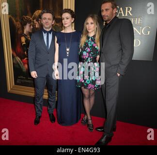 New York, NY, USA. 27. April 2015. Michael Sheen, Carey Mulligan, Juno Temple, Matthias Schoenaerts im Ankunftsbereich für FAR FROM THE MADDING CROWD Premiere, The Paris Theatre, New York, NY 27. April 2015. Bildnachweis: Lev Radin/Everett Collection/Alamy Live-Nachrichten Stockfoto