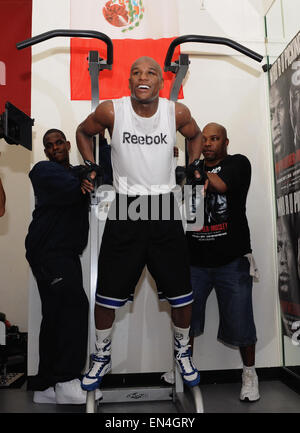 Las Vegas, Nevada, USA. 14. April 2010. Floyd Mayweather Jr. (USA) Boxen: Floyd Mayweather Jr. der Vereinigten Staaten während seiner offenen Training an der Mayweather Boxing Gym in Las Vegas, Nevada, USA. © Naoki Fukuda/AFLO/Alamy Live-Nachrichten Stockfoto