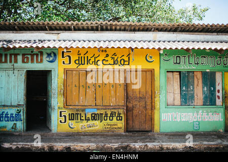 Stände auf einen Lebensmittelmarkt auf Navalar Road, Jaffna, Norden Sri Lankas. Stockfoto