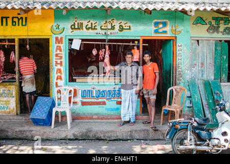 Stände auf einen Lebensmittelmarkt auf Navalar Road, Jaffna, Norden Sri Lankas. Stockfoto