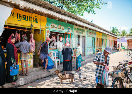 Stände auf einen Lebensmittelmarkt auf Navalar Road, Jaffna, Norden Sri Lankas. Stockfoto