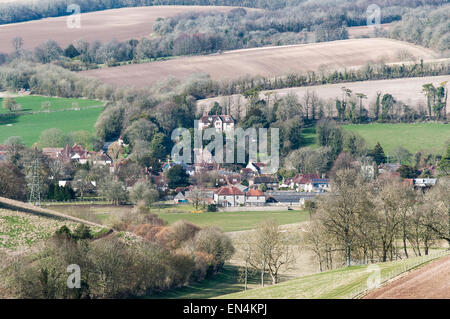 Blick von der Trundle im Spätwinter über den South Downs in Richtung Dorf Singleton, West Sussex. England-UK Stockfoto