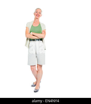 Zuversichtlich, Reife Frau mit Arme gekreuzt Stockfoto