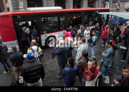 öffentliche Verkehrsmittel in Neapel Stockfoto