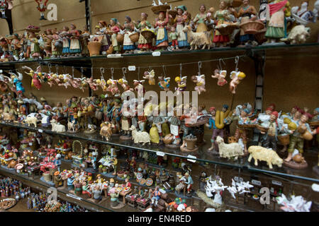 Souvenir-Shops in Presepi Straße in Neapel Stockfoto