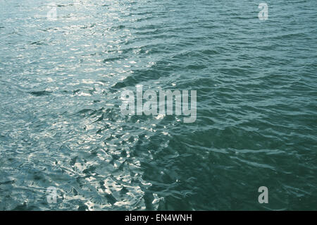 Verschiedene Arten von Wasserwellen mit Details Stockfoto